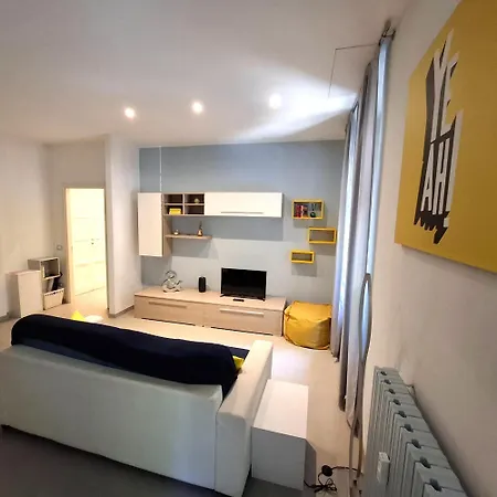 Marche91 - Modern In Isola Area Apartment
